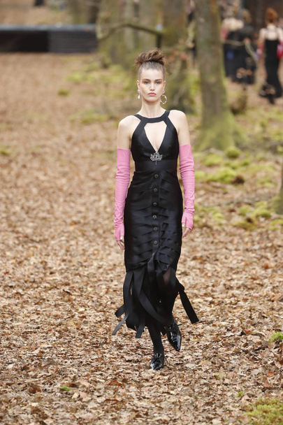 PARIS, FRANCE - MARCH 06: A model walks the runway during the Chanel show as part of the Paris Fashion Week Womenswear Fall/Winter 2018/2019 on March 6, 2018 in Paris, France.  - Фото, изображение