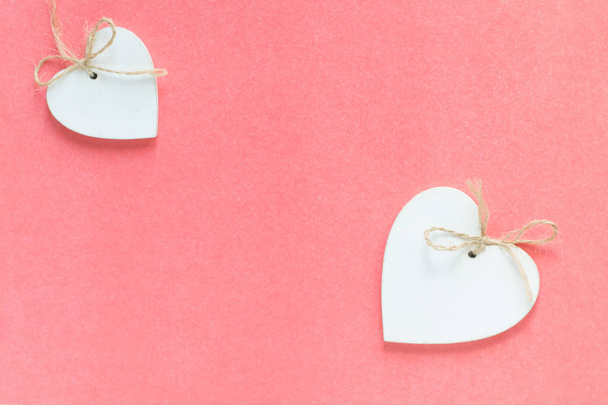 White wooden hearts on pink background - 写真・画像