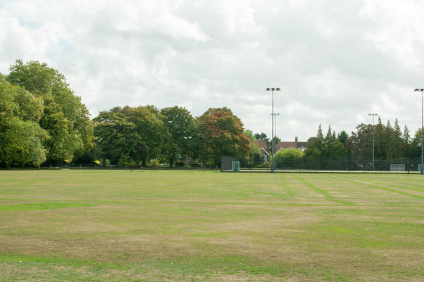 Campo de juego de hierba para deportes y actividades al aire libre
 - Foto, Imagen
