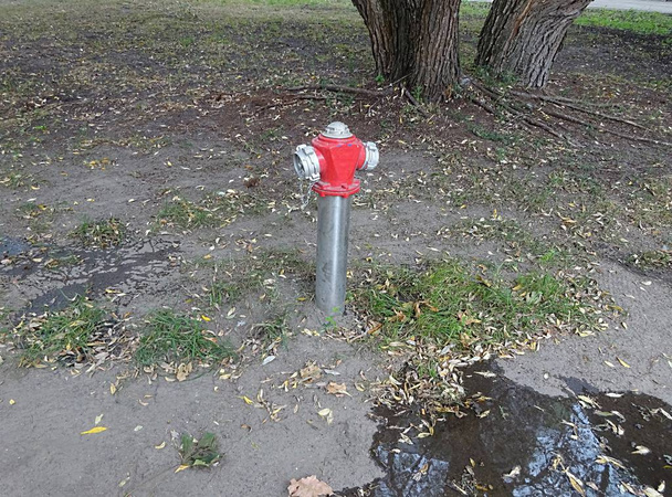 Metall-Stahl-Wassersäule für Feuerwehrfahrzeuge Füllung sichere Wache soziale Stadt Sicherheitsindustrie - Foto, Bild