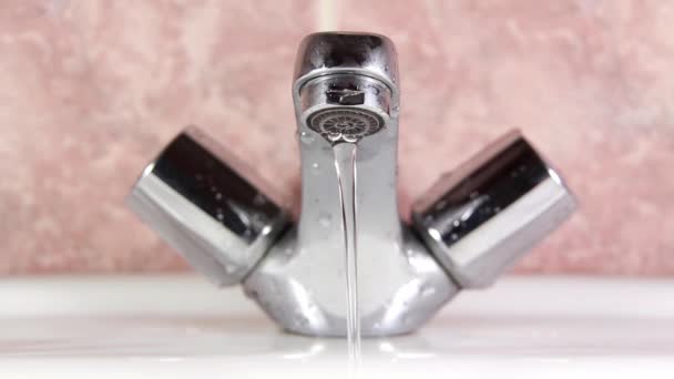 Water runs from a faucet - Footage, Video