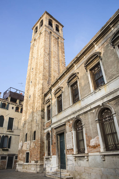 Campanile van chiesa di San Silvestro - Kerk van San Silvestro, San Polo Venetië, Italië - Foto, afbeelding
