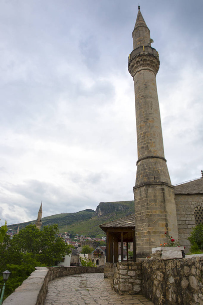 A Tabacica-mecset minaret Mostarban, Bosznia-Hercegovinában - Fotó, kép