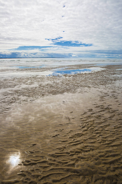 paisagem marítima à beira-mar, estuário de garonne perto de Royan, França
 - Foto, Imagem