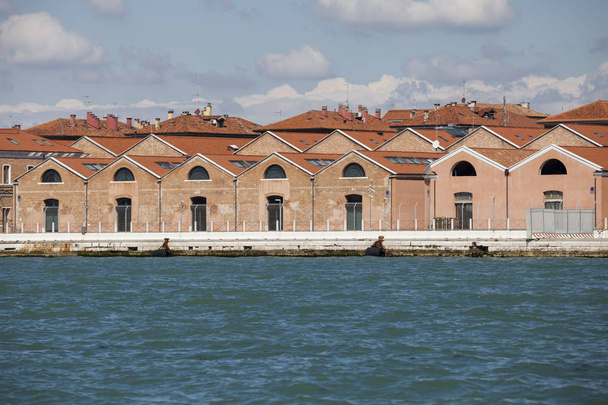 Oude bakstenen magazijnen in Venetië - Foto, afbeelding