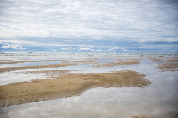 морской пейзаж, устье Гаронны недалеко от Руана, Франция
 - Фото, изображение