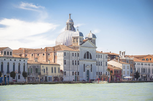 Vista sulla laguna di Venezia con Chiesa del Santissimo Redentore situata sulla Giudecca (isola) nel sestiere di Dorsoduro
 - Foto, immagini