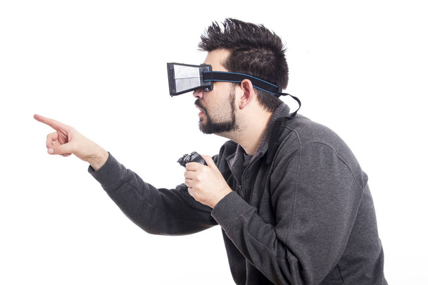 gamer man wearing vr glasses and using game joystick  - Foto, Imagen