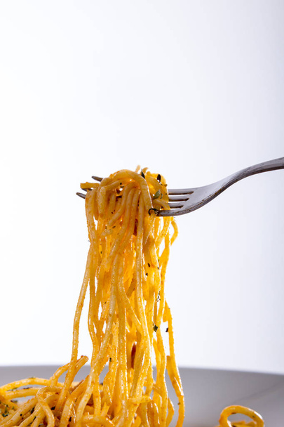 cooked spaghetti on fork against white background  - Foto, Imagem