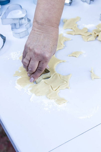 close up of person preparing cookies with Aluminium Christmas Cookie Cutters - Valokuva, kuva