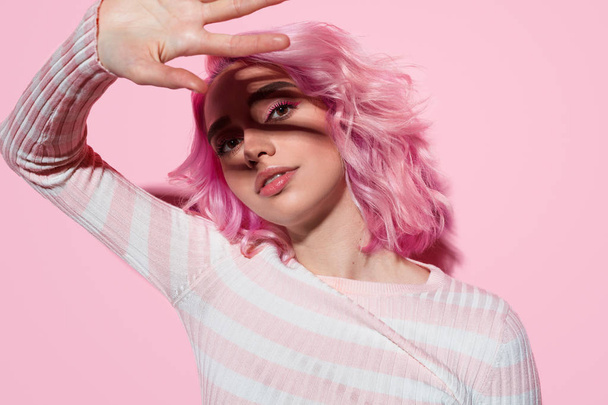 Modern colorful model with pink hair - Fotoğraf, Görsel