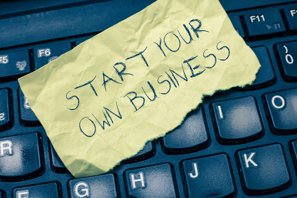 Sinal de texto mostrando Iniciar seu próprio negócio. Foto conceitual Entrepreneurial Venture a Startup Entre no comércio
 - Foto, Imagem