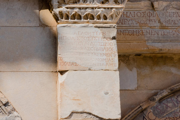 Close Detailed view of Ancient Celsus Library at Ephesus historical antiikin kaupunki, in Selcuk, Izmir, Turkey
. - Valokuva, kuva