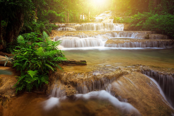 La cascada de Mae Kae es una cascada invisible en Ngao Lampang de Tailandia
 - Foto, Imagen