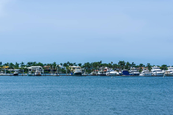 Boat marina and waterfront in Naples, Florida - Foto, Imagen