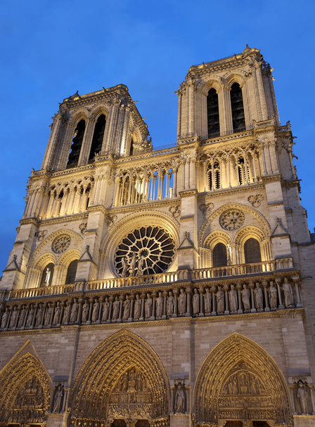 Basilika Notre Dame in Paris bei Nacht - Foto, Bild