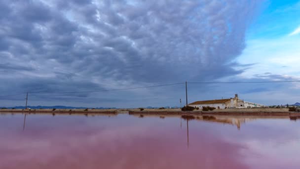 Розовый соляной пруд в соляной шахте, широкоугольный временной промежуток на восходе солнца
 - Кадры, видео