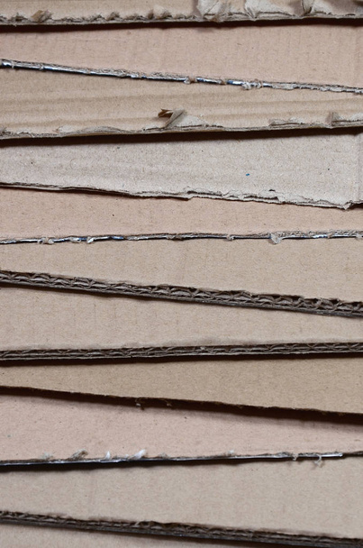 Fondo de texturas de papel apiladas listas para reciclar. Un paquete de cartón de oficina antiguo para el reciclaje de papel usado. Montón de papelera
 - Foto, imagen