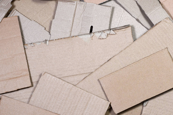 Фон бумажных текстур, готовых к переработке. Пачка старого офисного картона для переработки макулатуры. Куча мусора
 - Фото, изображение
