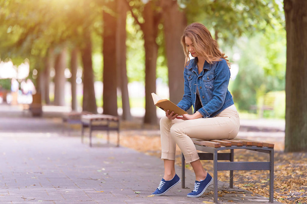 Beautiful woman read an old book  in the park - Foto, imagen