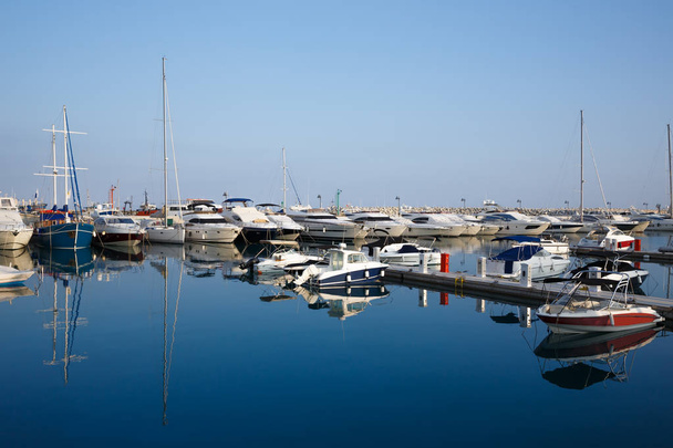 Nowoczesnej dzielnicy Marina z jachtów w Limassol, Cypr. - Zdjęcie, obraz