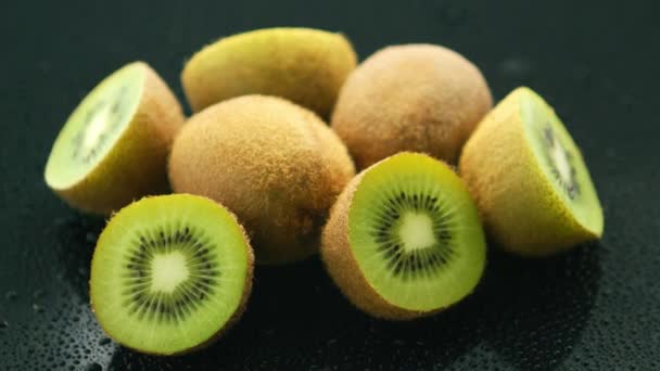 Helften van groene kiwi - Video