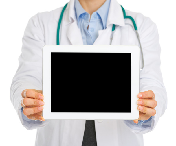 Closeup on medical doctor holding tablet PC with blank screen - Foto, afbeelding