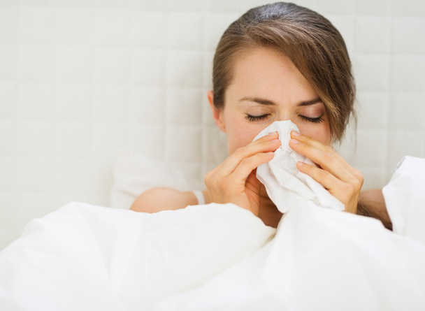 Woman with flu laying in bed - Φωτογραφία, εικόνα