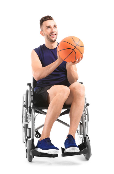 白い背景に車椅子に座っている若いバスケット ボール選手 - 写真・画像