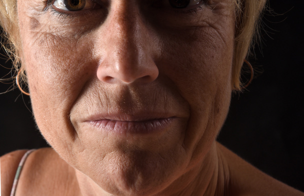 középső idős asszony arcát közelről - Fotó, kép