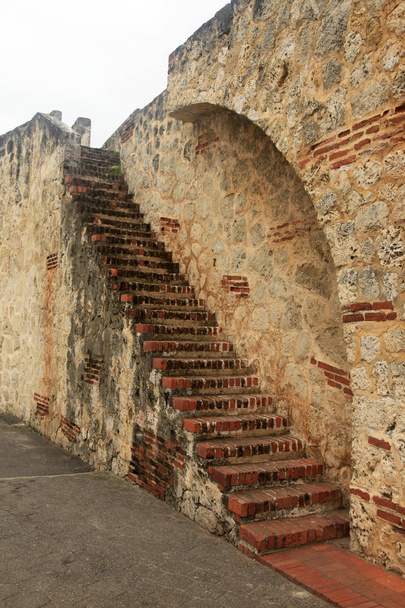 Каменная лестница в Санто-Доминго. Доминиканская Республика
 - Фото, изображение