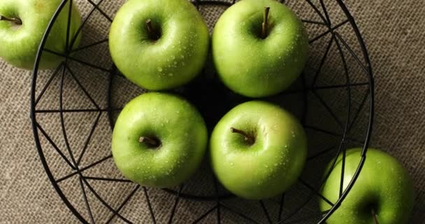 Vihreä märkä omenat maljakko
 - Materiaali, video