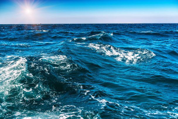 Mar, olas y verano. Fondo de vacaciones
 - Foto, Imagen