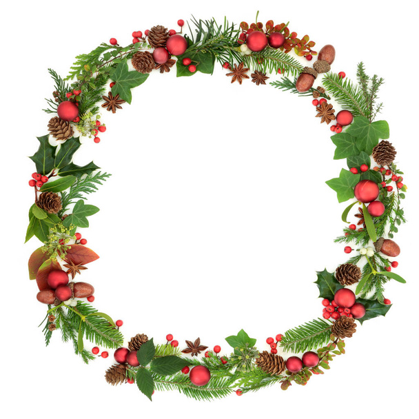 Traditional  winter and Christmas wreath garland with natural flora and fauna and red bauble decorations on white background. Christmas card for the festive season. - Fotoğraf, Görsel