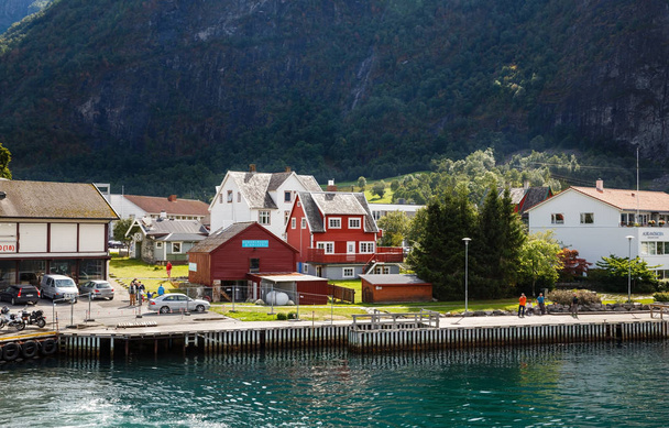 Aurlandsvangen, Norway-August 16, 2014 -  Tourists and local people at Aurlandsvangen village port. - Foto, imagen