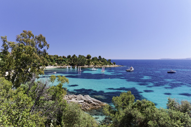 Прибрежный пейзаж рядом с Saint-Clair, Le Lavandou, Baie de Gaou, Cote d 'Azur, Французская Ривьера, Франция, Европа
 - Фото, изображение