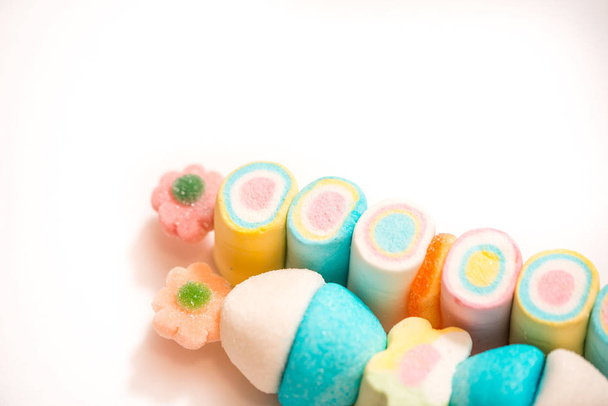 Background of twisted, colorful marshmallow, close up, macro. Sweets on a stick - Fotoğraf, Görsel