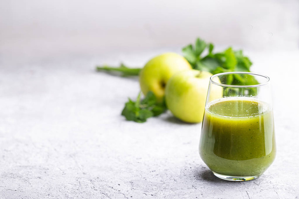 Green smoothie of apple, celery and mint on concrete background with copy space - Foto, Imagen