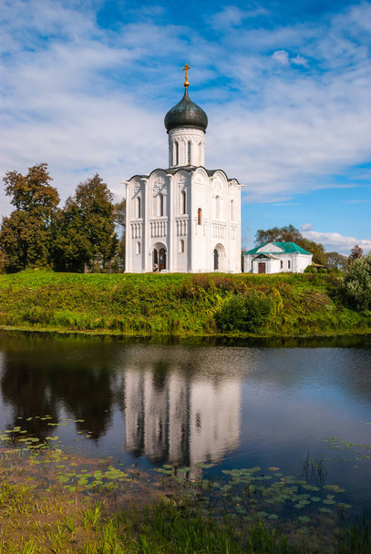 Church of Intercession of Holy Virgin on Nerl River, Bogolyubovo, Russia - Foto, afbeelding