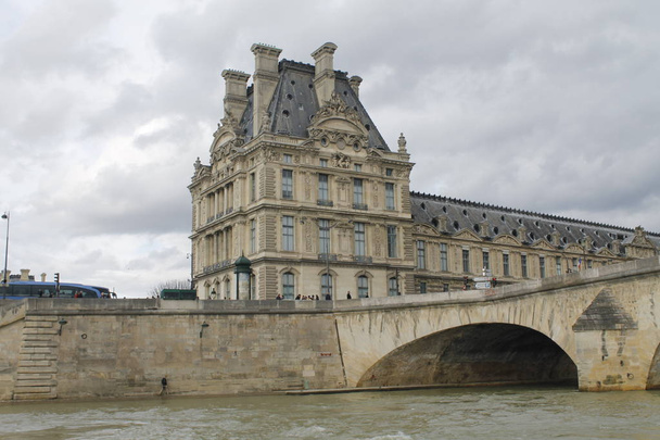 Традиційною архітектурою, автентичні французький архітектурних в Парижі. - Фото, зображення