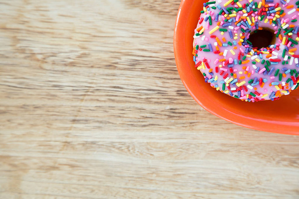 Colorful donuts on dish - Foto, Imagen