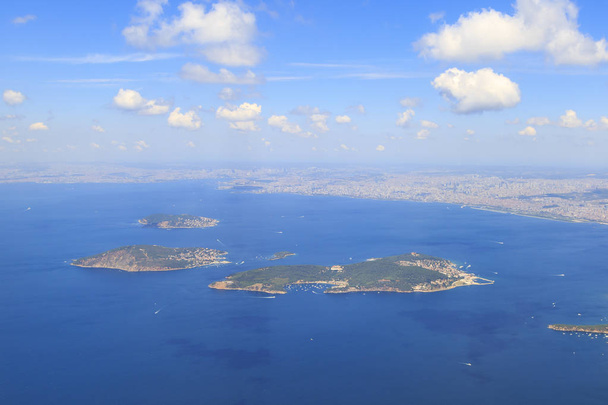 Gökten gelen Prens Adaları (heybeliada, burgazada ve Kınalıada sırasıyla) Istanbul, Türkiye'de gökten - Fotoğraf, Görsel