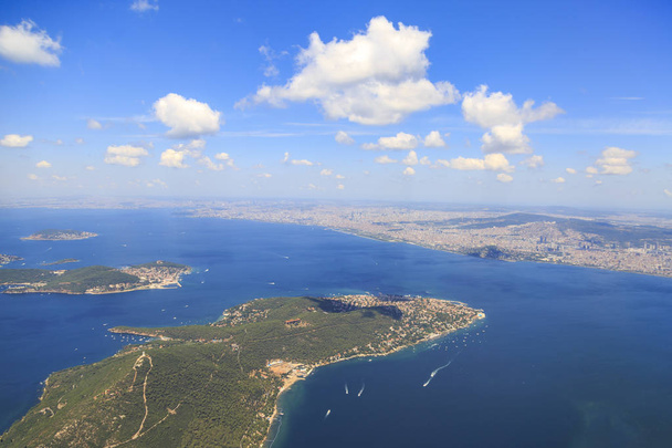 Isole Principe dal cielo (Buyukada e heybeliada rispettivamente) dal cielo a Istanbul, Turchia
 - Foto, immagini