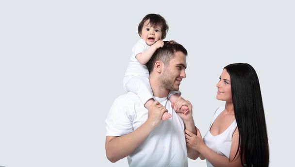 Счастливая семья на белом фоне
 - Фото, изображение