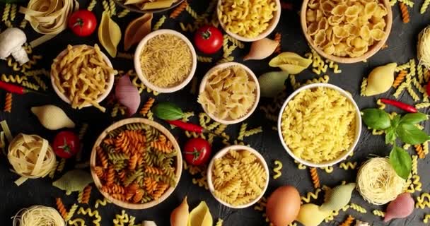 Схема макаронних виробів та інгредієнтів для приготування їжі
 - Кадри, відео