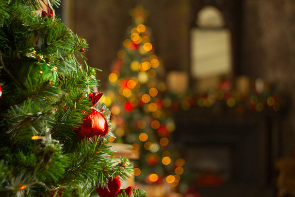 gyönyörű absztrakt karácsonyi háttér a karácsonyfa számára füzérek - Fotó, kép