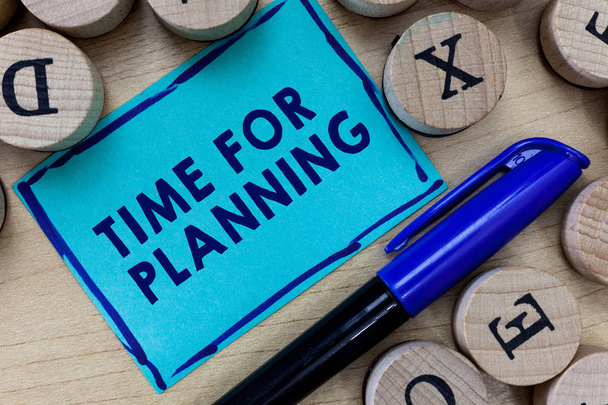 Escritura manual conceptual que muestra el tiempo para la planificación. Texto de la foto de negocios Configuración para cosas que hacer Lista de prioridades Preparación
 - Foto, Imagen