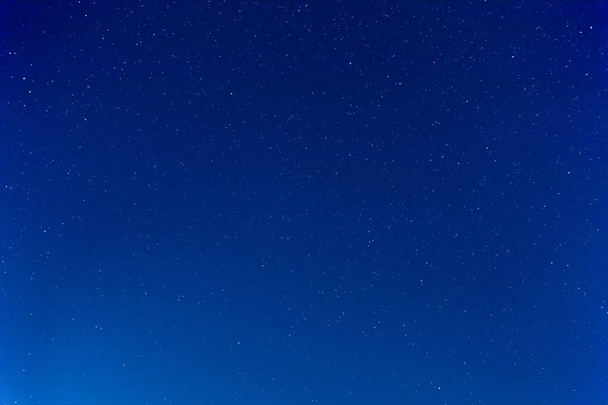 Estrellas de la Vía Láctea fotografiadas con lente gran angular
 - Foto, Imagen