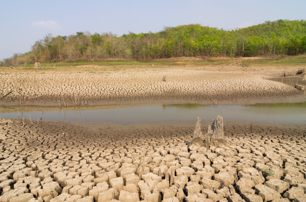 Globální oteplování, sucha v létě, zem je suchá nádrž Mae moh, Lampang, Thajsko. - Fotografie, Obrázek