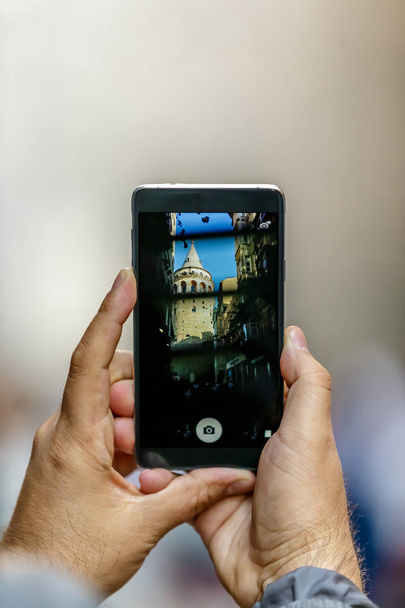 Неизвестный сфотографировал Галатскую башню, средневековую знаменитую каменную башню, в Бейоглу, Стамбул
. - Фото, изображение
